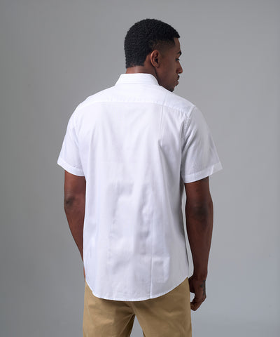 CAMISA MANGA CORTA CASUAL MEDIA PECHERA OCULTA CLASSIC FIT BLANCO PV25