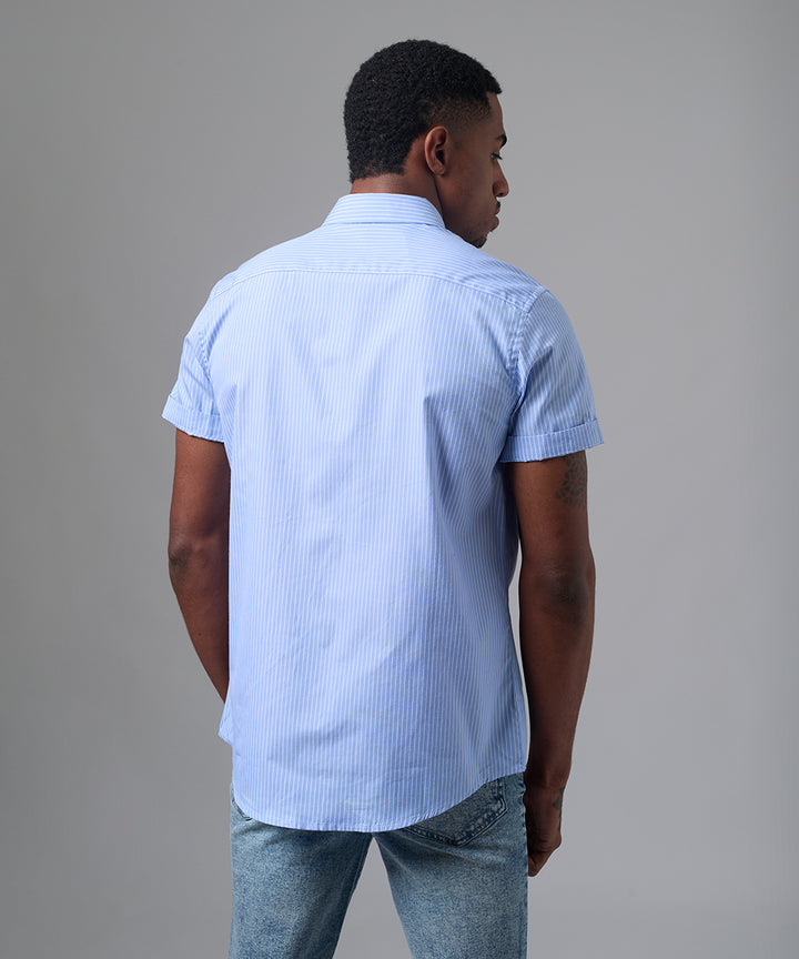 CAMISA MANGA CORTA CASUAL BUTTON DOWN OCULTO CLASSIC FIT CELESTE C/RAYAS PV25