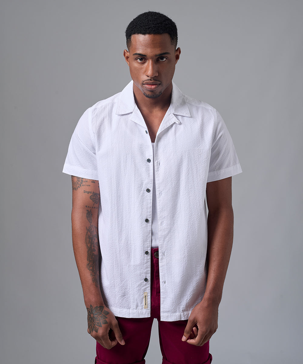 CAMISA MANGA CORTA CASUAL CUELLO RESORT SEER SUCKER CLASSIC FIT BLANCO PV25