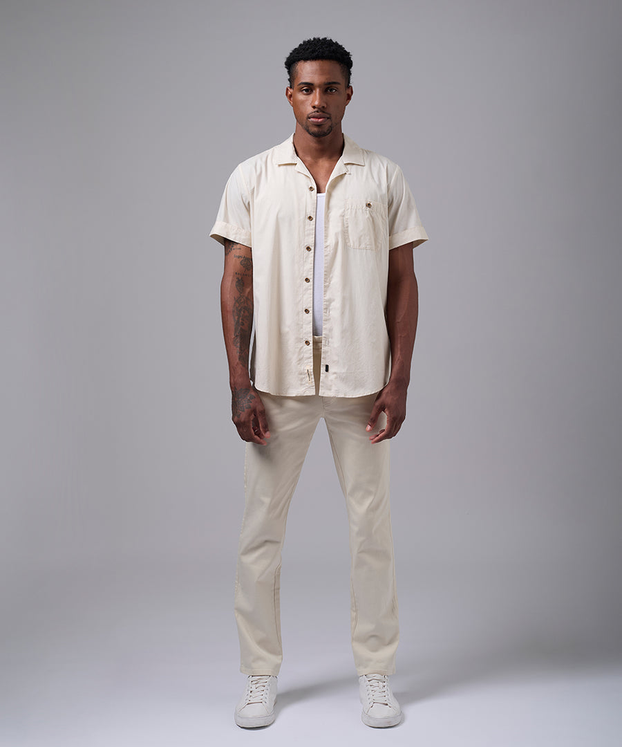 CAMISA MANGA CORTA CASUAL BOLSILLO CON BOTON SLIM FIT BEIGE ESTAMPADO OI25