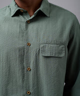 CAMISA MANGA LARGA SEERSUCKER CUELLO SPREAD CLASSIC FIT VERDE OI25