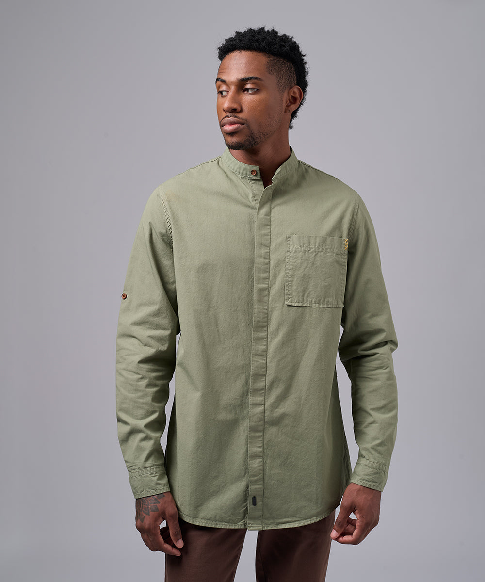 CAMISA MANGA LARGA DRILL CUELLO NERU C.BOTON CLASSIC FIT VERDE OI25