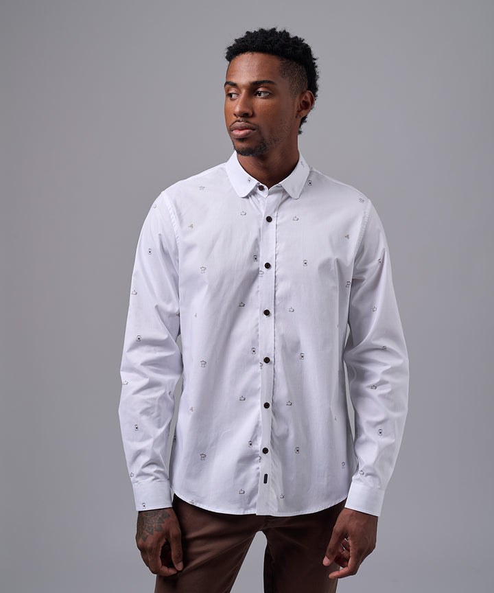 CAMISA MANGA LARGA CUELLO PUNTA REDONDEADO CLASSIC FIT BLANCO ESTAMPADO OI25