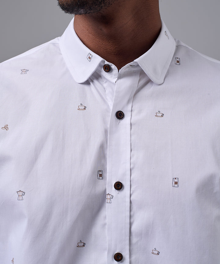 CAMISA MANGA LARGA CUELLO PUNTA REDONDEADO CLASSIC FIT BLANCO ESTAMPADO OI25