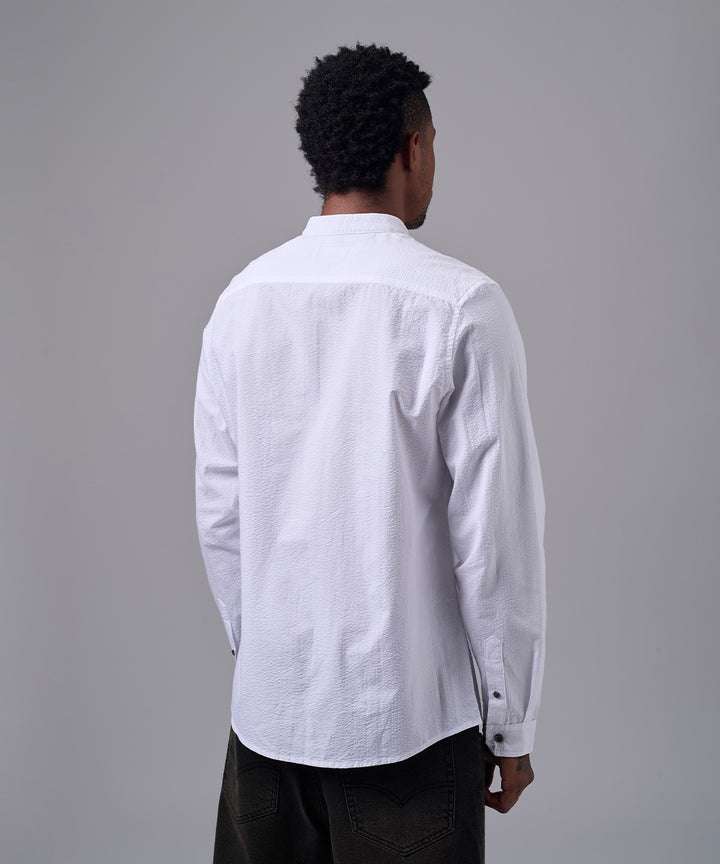 CAMISA MANGA LARGA SEERSUCKER TWISTED COLLAR CLASSIC FIT BLANCO OI25