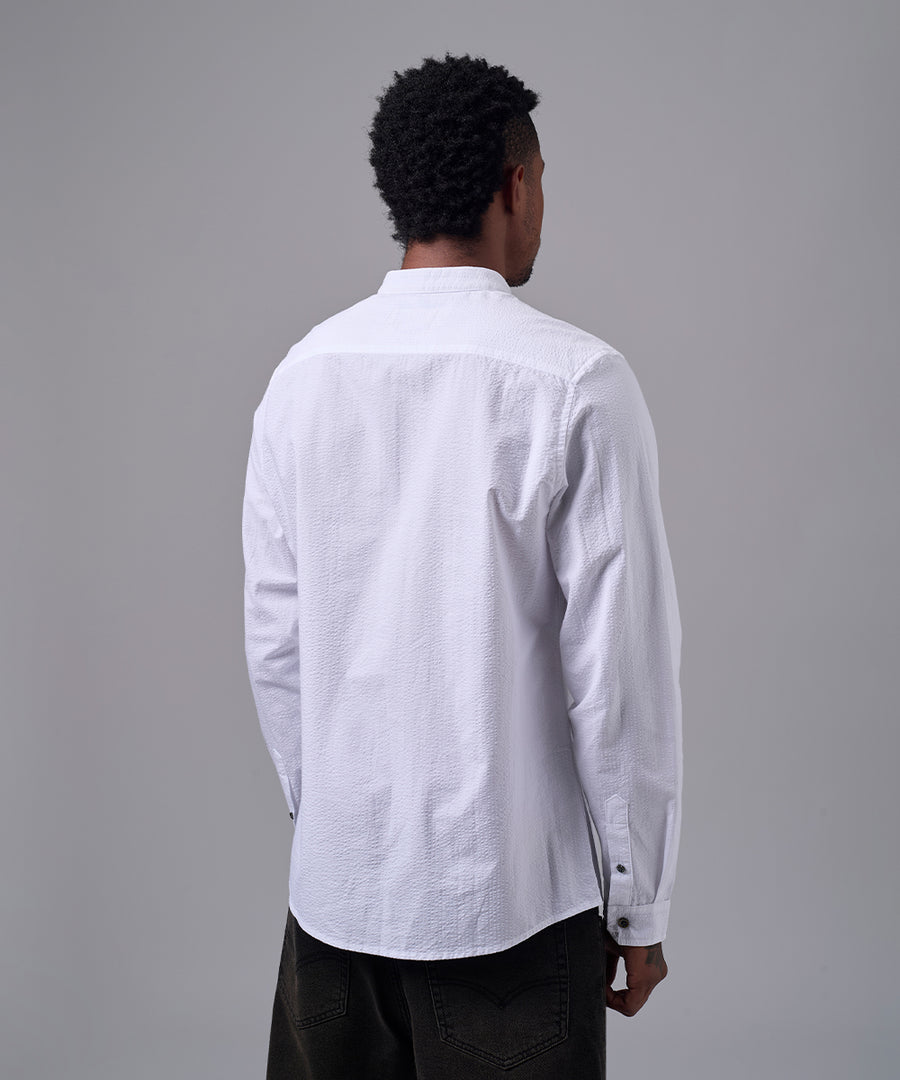 CAMISA MANGA LARGA SEERSUCKER TWISTED COLLAR CLASSIC FIT BLANCO OI25