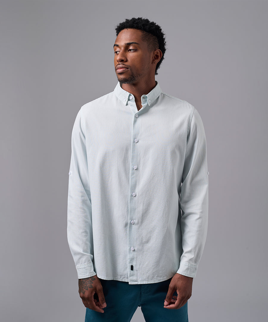 CAMISA MANGA LARGA DENIM CUELLO BUTTON DOWN CLASSIC FIT CELESTE CLARO OI25