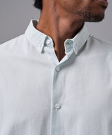 CAMISA MANGA LARGA DENIM CUELLO BUTTON DOWN CLASSIC FIT CELESTE CLARO OI25