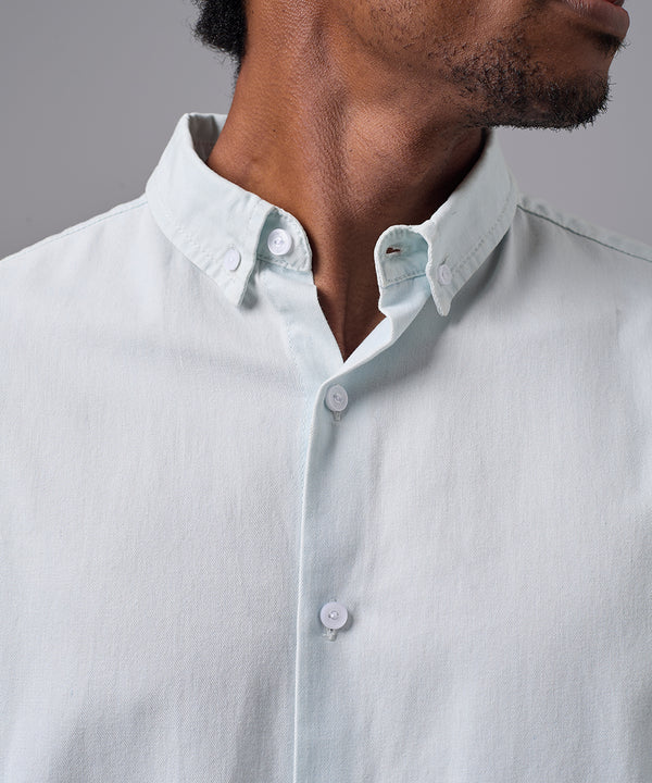 CAMISA MANGA LARGA DENIM CUELLO BUTTON DOWN CLASSIC FIT CELESTE CLARO OI25