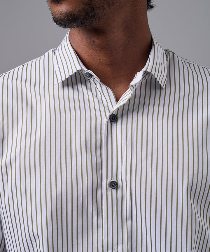 CAMISA MANGA LARGA CUELLO SPREAD SLIM FIT VERDE RAYAS OI25