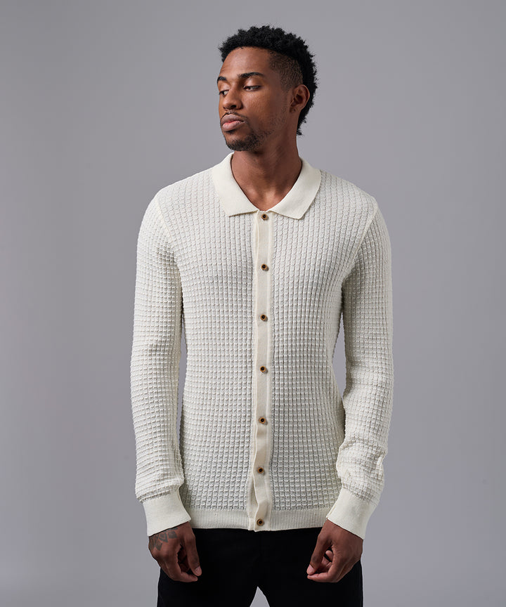 POLO MANGA LARGA PET CUELLO REGULAR CON BOTONES HUESO OI25
