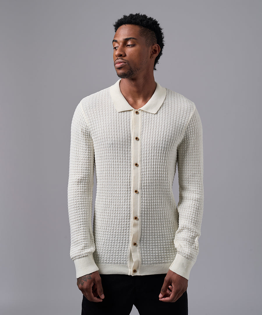 POLO MANGA LARGA PET CUELLO REGULAR CON BOTONES HUESO OI25