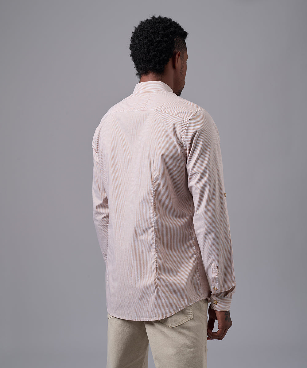 CAMISA MANGA LARGA CUELLO CORTO REDONDEADO SLIM FIT CAMELLO OI25