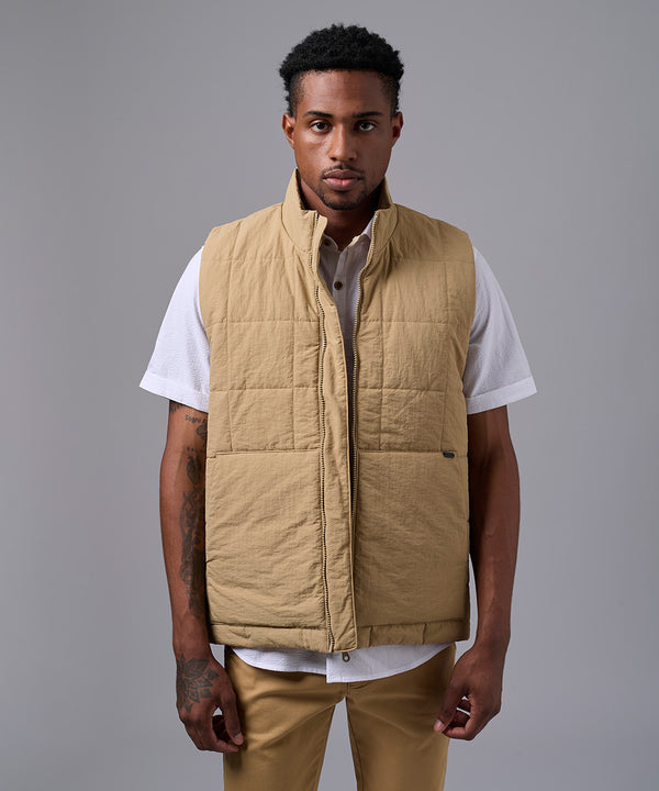 CHALECO IMPERMEABLE CUELLO REGULAR CAMELLO OI25