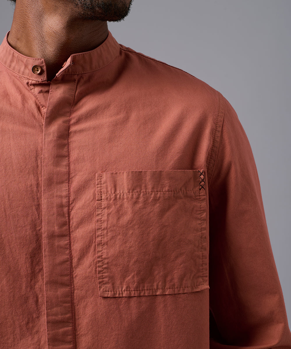 CAMISA MANGA LARGA DRILL CUELLO NERU C.BOTON CLASSIC FIT TERRACOTA OI25