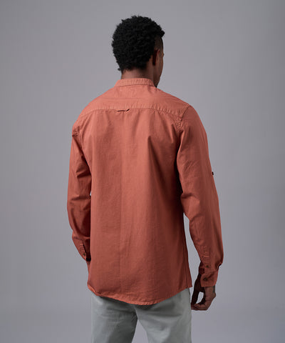 CAMISA MANGA LARGA DRILL CUELLO NERU C.BOTON CLASSIC FIT TERRACOTA OI25