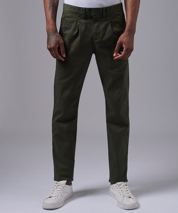PANTALON DRILL CON PLIEGUE SLIM FIT VERDE OI25