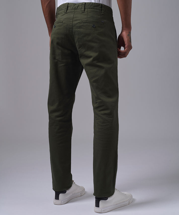 PANTALON DRILL CON PLIEGUE SLIM FIT VERDE OI25