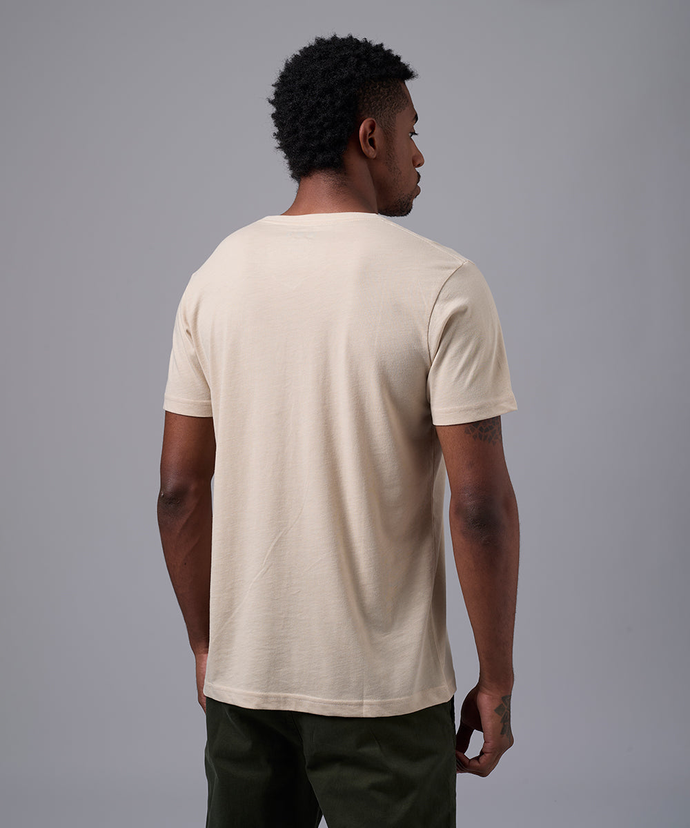 POLO MANGA CORTA BASICO CUELLO V BEIGE OI25