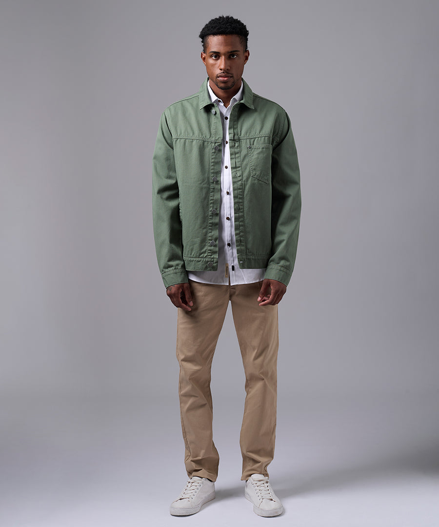 CASACA DENIM PECHERA OJAL SOBRETEÑIDO VERDE OI25