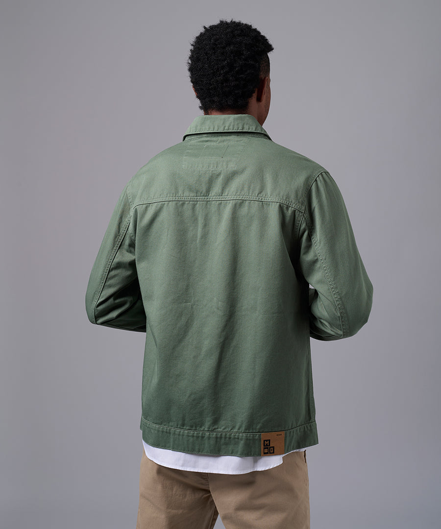 CASACA DENIM PECHERA OJAL SOBRETEÑIDO VERDE OI25