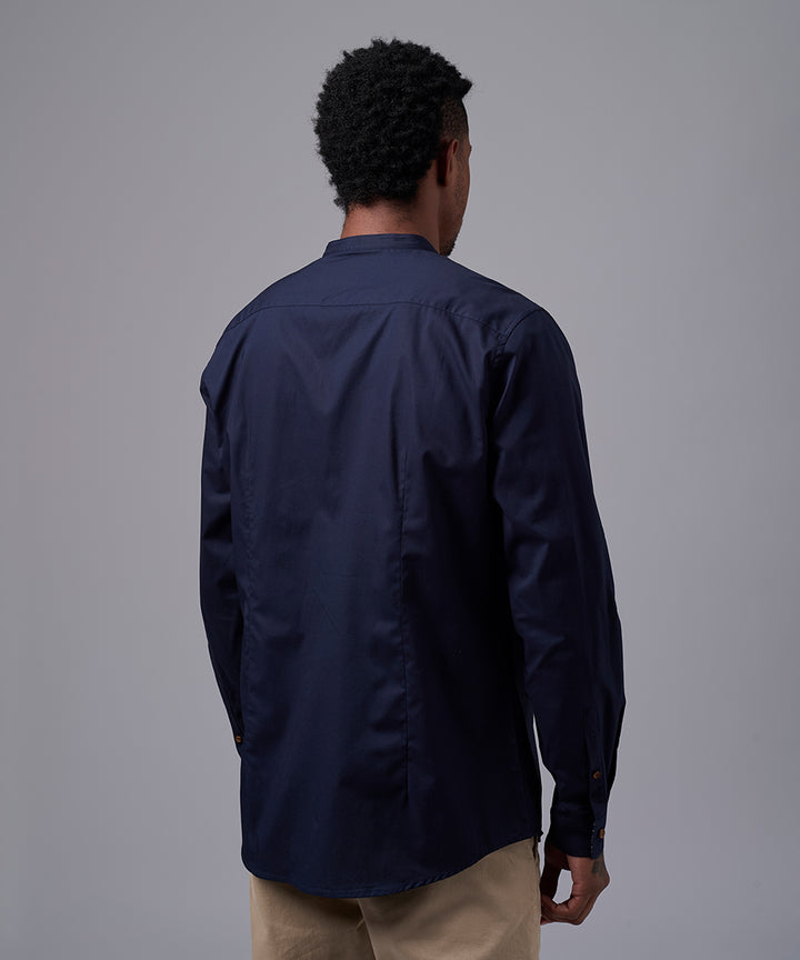 CAMISA MANGA LARGA CUELLO NERÚ RECTO SLIM FIT AZUL MARINO OI25