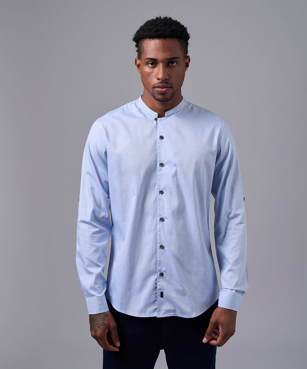 CAMISA MANGA LARGA CUELLO NERÚ RECTO SLIM FIT CELESTE OI25