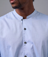CAMISA MANGA LARGA CUELLO NERÚ RECTO SLIM FIT CELESTE OI25