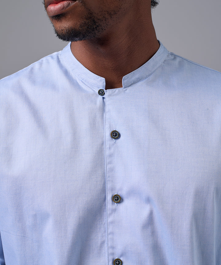 CAMISA MANGA LARGA CUELLO NERÚ RECTO SLIM FIT CELESTE OI25