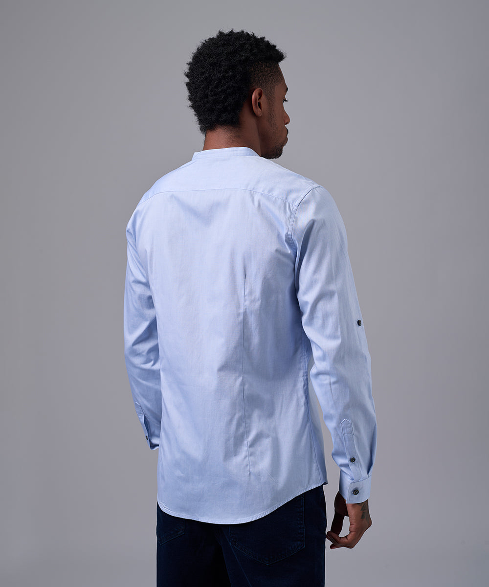 CAMISA MANGA LARGA CUELLO NERÚ RECTO SLIM FIT CELESTE OI25
