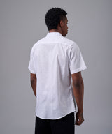 CAMISA MANGA CORTA PECHERA OJAL CLASSIC FIT BLANCO ESTAMPADO OI25