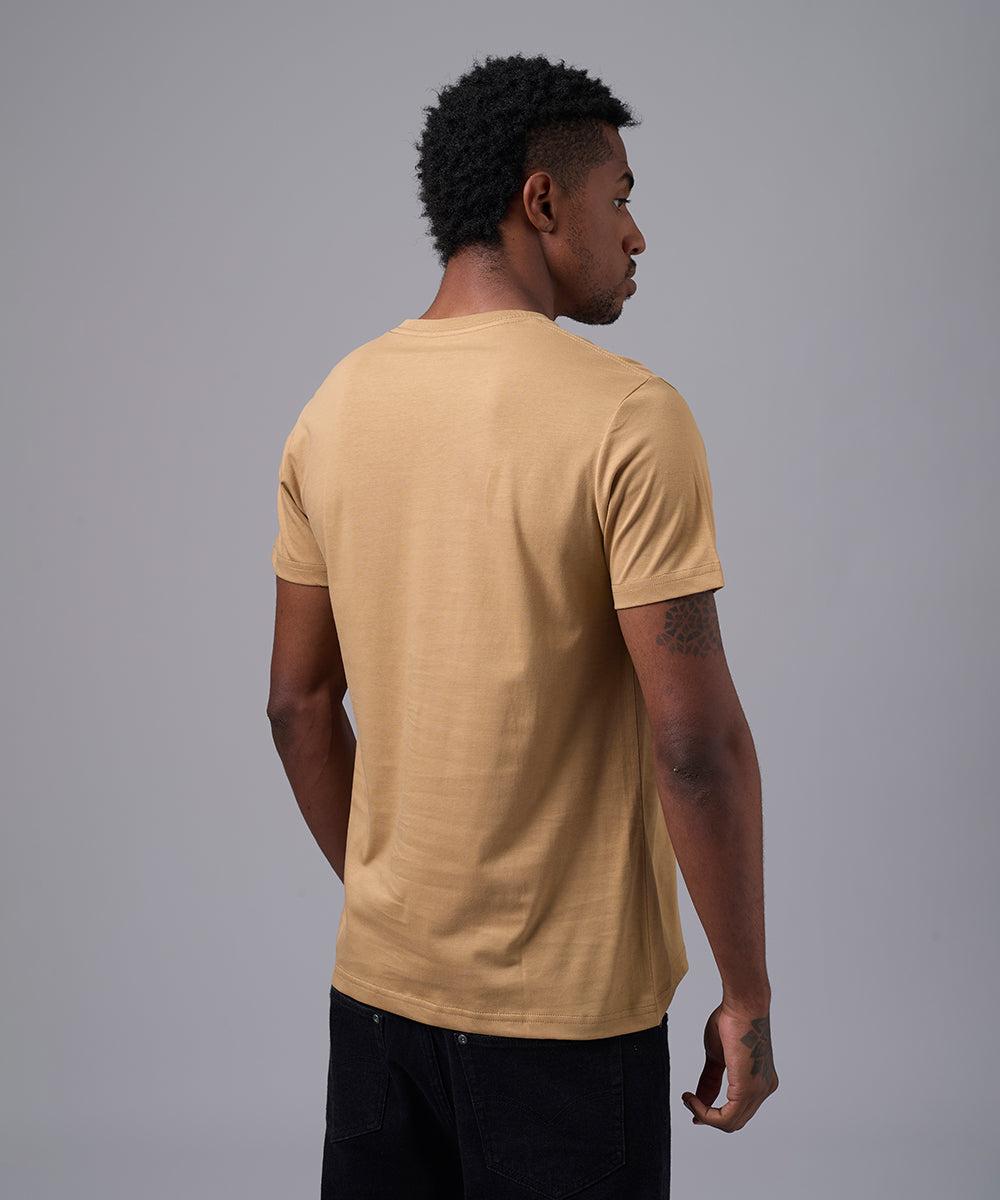 POLO MANGA CORTA BASICO CUELLO V CAMELLO OI25