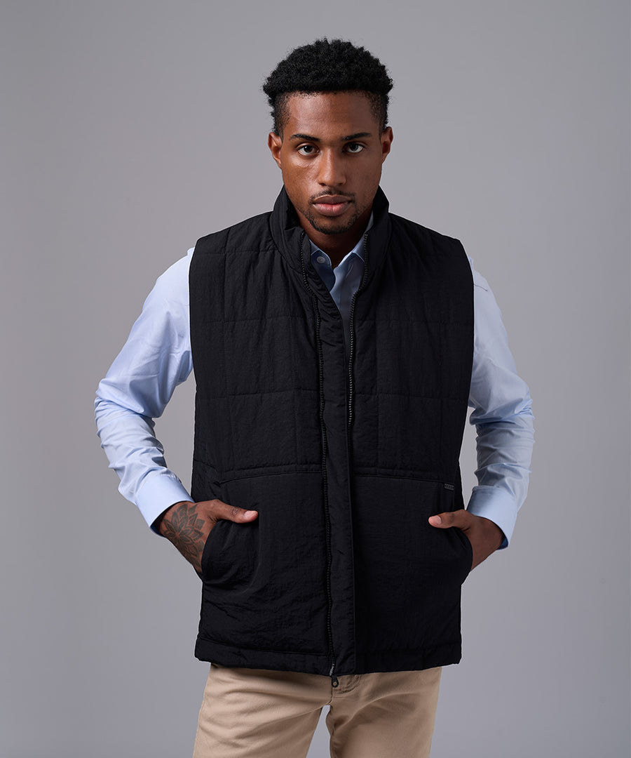 CHALECO IMPERMEABLE CUELLO REGULAR NEGRO OI25
