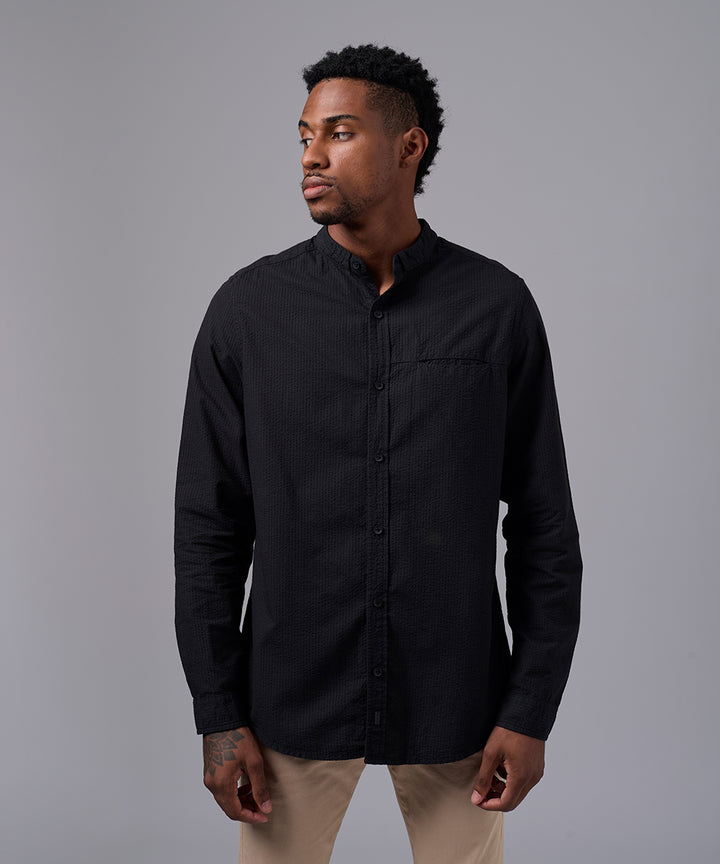 CAMISA MANGA LARGA SEERSUCKER TWISTED COLLAR CLASSIC FIT NEGRO OI25