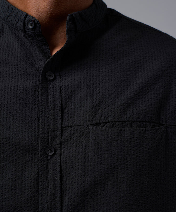 CAMISA MANGA LARGA SEERSUCKER TWISTED COLLAR CLASSIC FIT NEGRO OI25