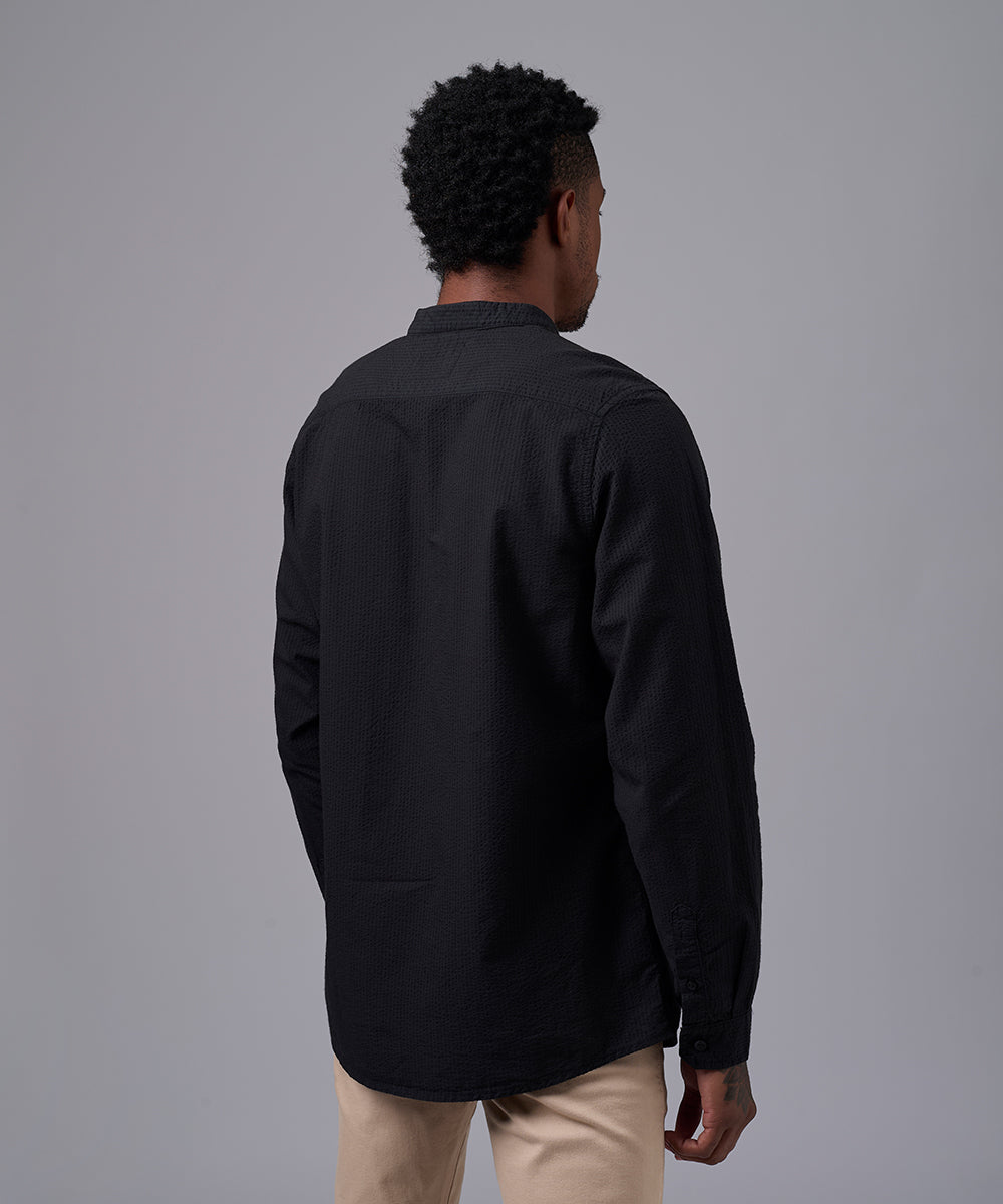 CAMISA MANGA LARGA SEERSUCKER TWISTED COLLAR CLASSIC FIT NEGRO OI25