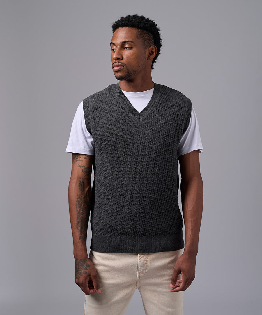 CHALECO PET CUELLO V CHARCOAL OI25