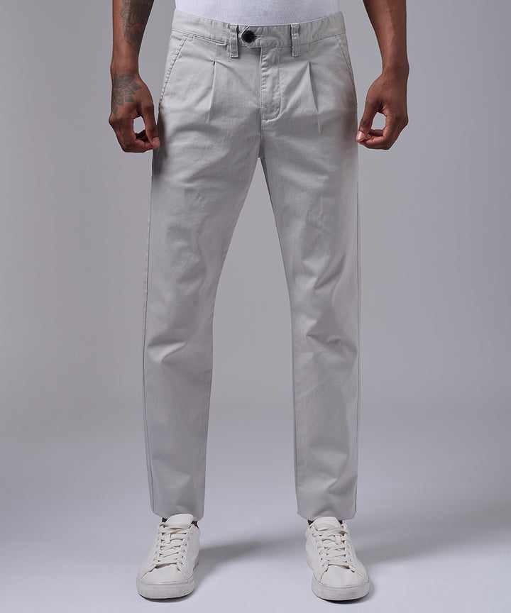 PANTALON DRILL CON PLIEGUE SLIM FIT GRIS OI25