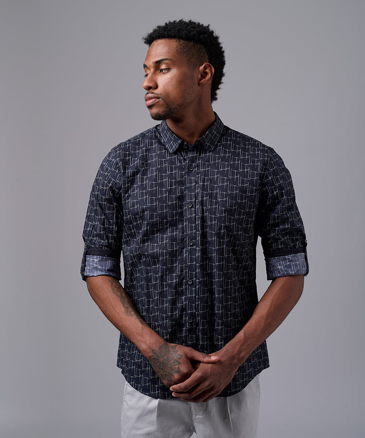 CAMISA MANGA LARGA CUELLO PUNTA REDONDEADO CLASSIC FIT NEGRO ESTAMPADO OI25