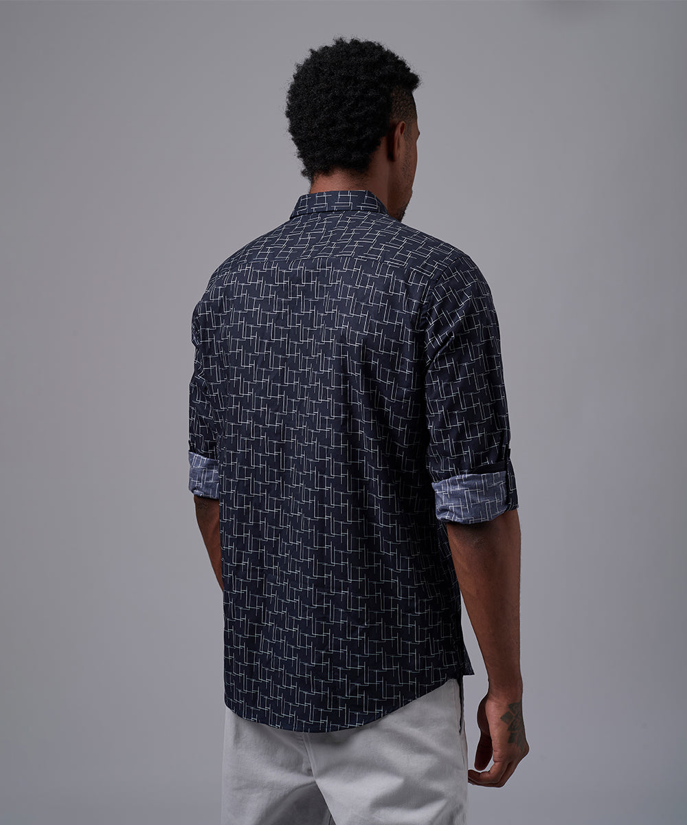 CAMISA MANGA LARGA CUELLO PUNTA REDONDEADO CLASSIC FIT NEGRO ESTAMPADO OI25