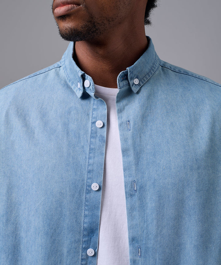 CAMISA MANGA LARGA DENIM CUELLO BUTTON DOWN CLASSIC FIT CELESTE OI25