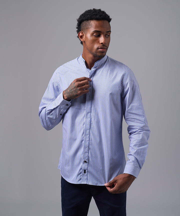 CAMISA MANGA LARGA CUELLO NERU DESMONTABLE CLASSIC FIT AZUL A RAYAS OI25