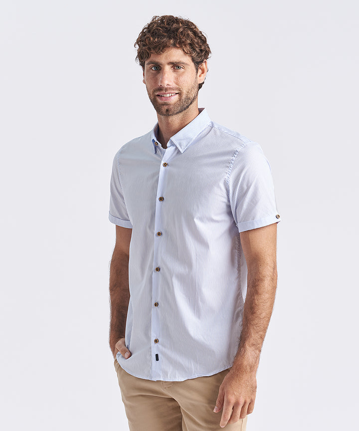 CAMISA MANGA CORTA BUTTON DOWN OCULTO CLASSIC FIT CELESTE C/RAYAS PV24