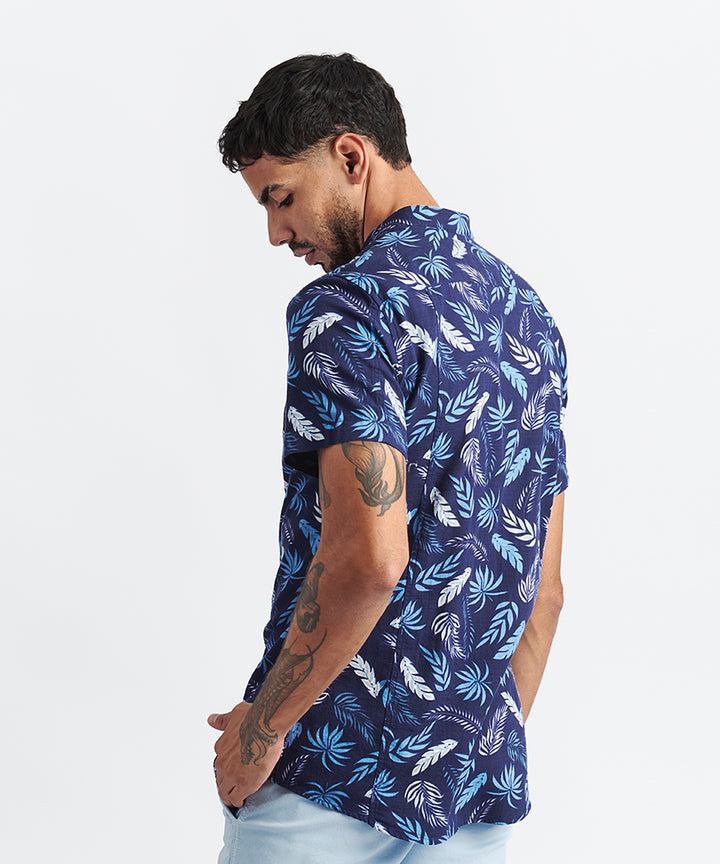 CAMISA MANGA CORTA CORTES MEDIA PECHERA OCULTA SLIM FIT AZUL ESTAMPADO PV24