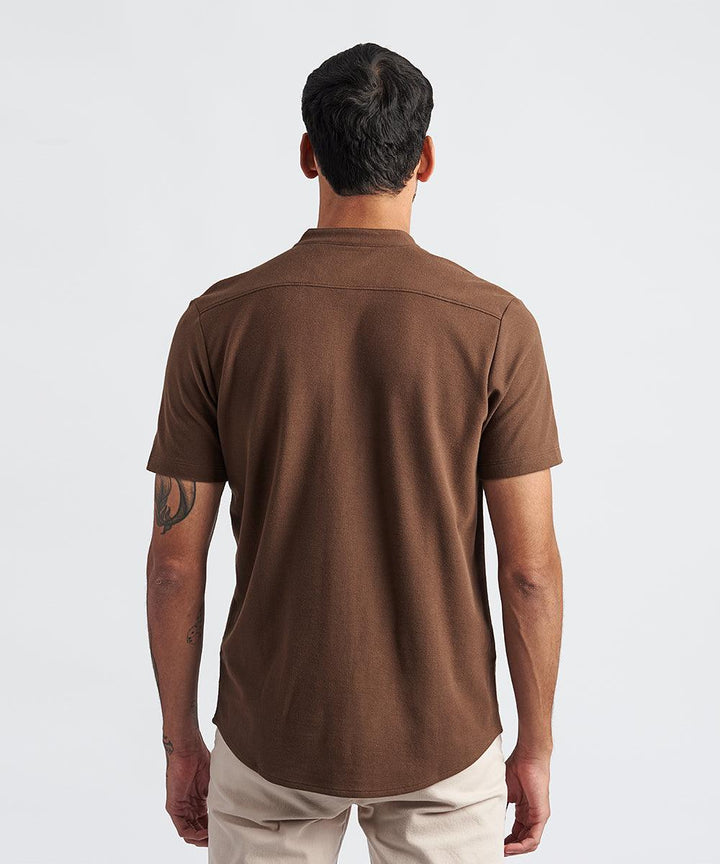 POLO MANGA CORTA CAMISERO CON CORTE DE RAYAS PV24 MARRON - MBO